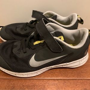 Boys Nike shoes size 2.5